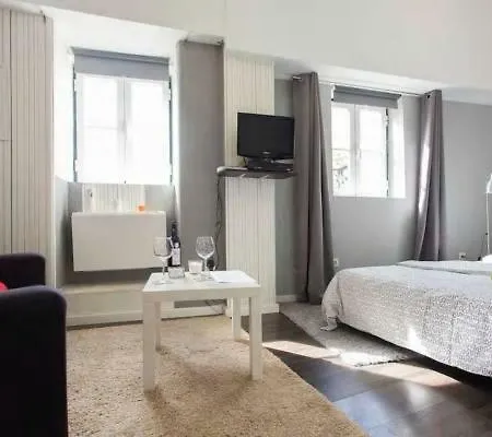 House Mouraria Апартаменты *